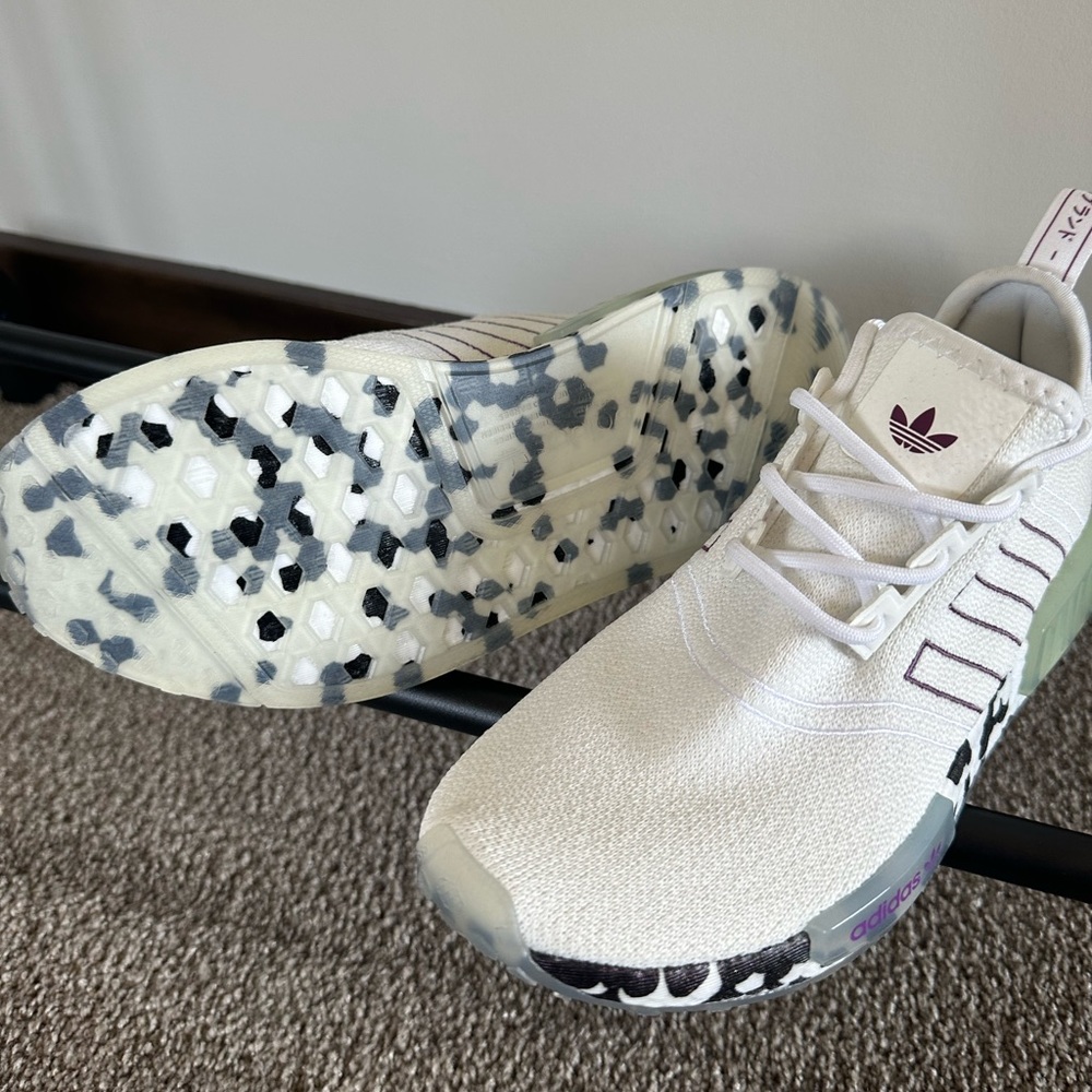 Adidas shoes - Picture 2 of 3